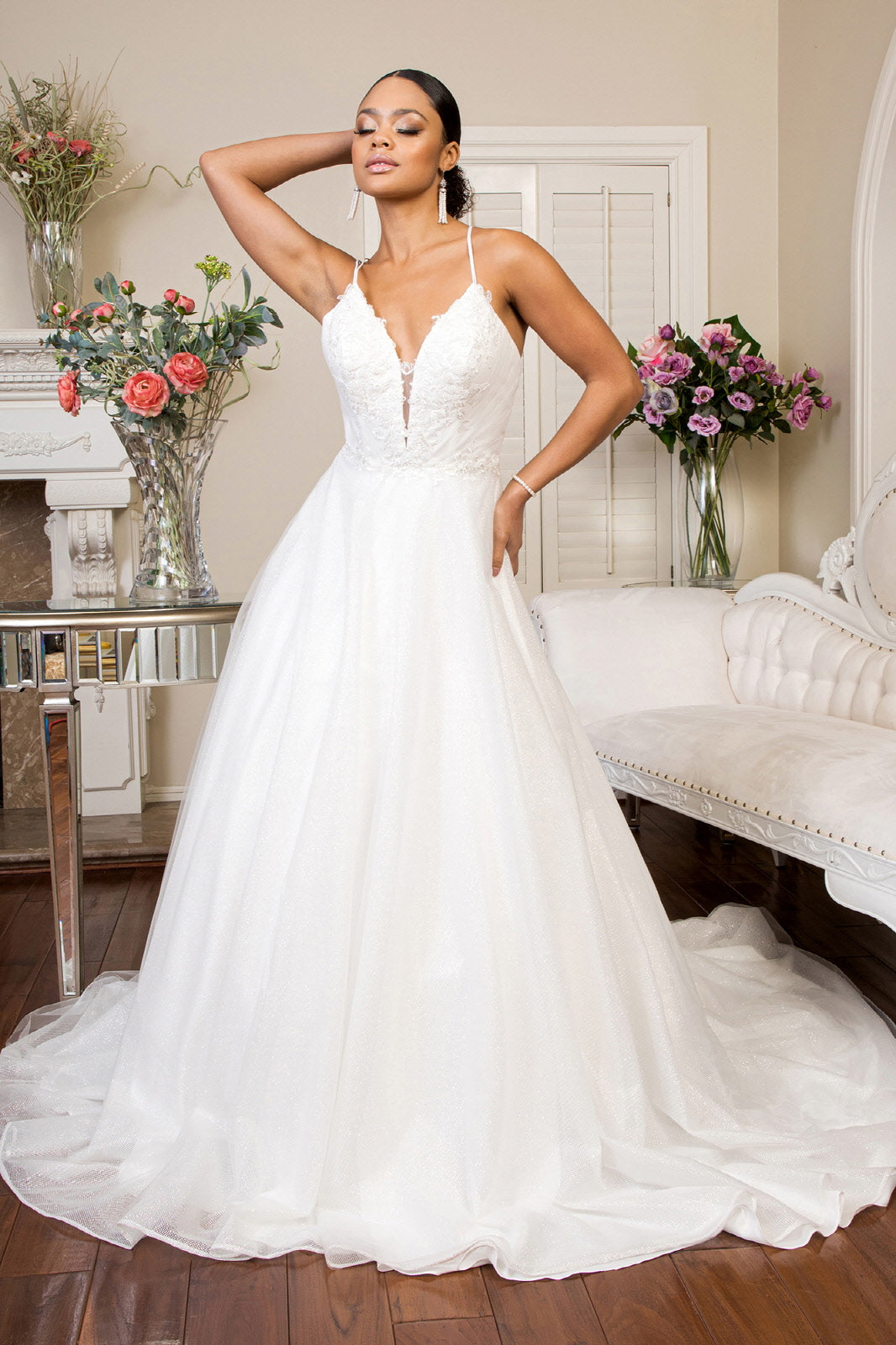 Vestido de novia con corset bordado y escote corazón